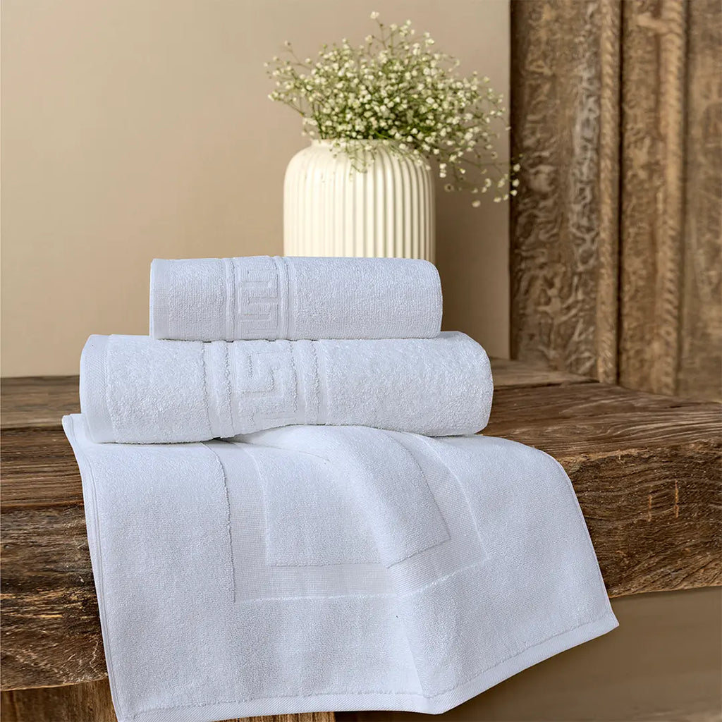 Export Quality White Towels Versatile