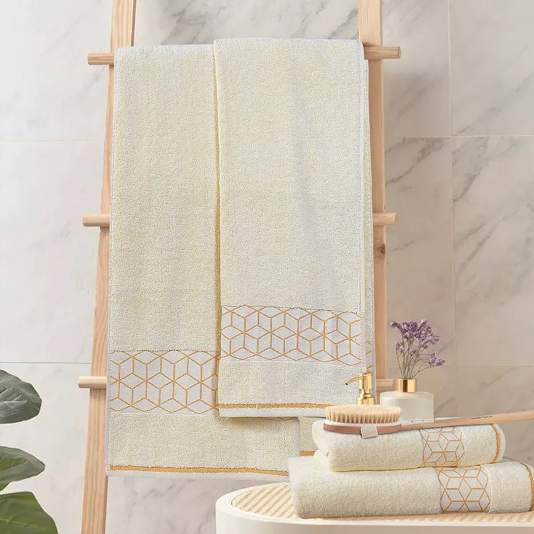 Cream Diamond - 3 - Pcs Jacquard Towel Set - Lotus