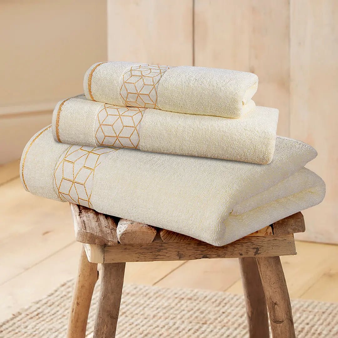 Cream Diamond - 3 - Pcs Jacquard Towel Set - Lotus