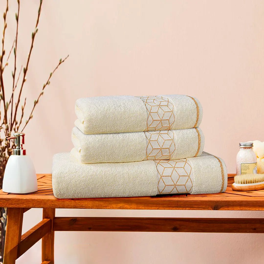 Cream Diamond - 3 - Pcs Jacquard Towel Set - Lotus