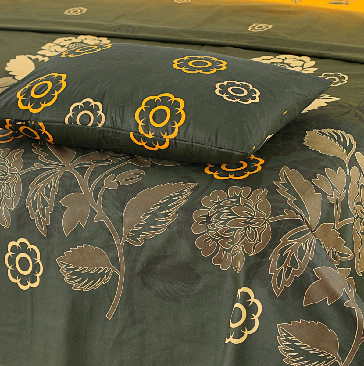 Golden Bloom - Bed Sheet Set Single - Lotus