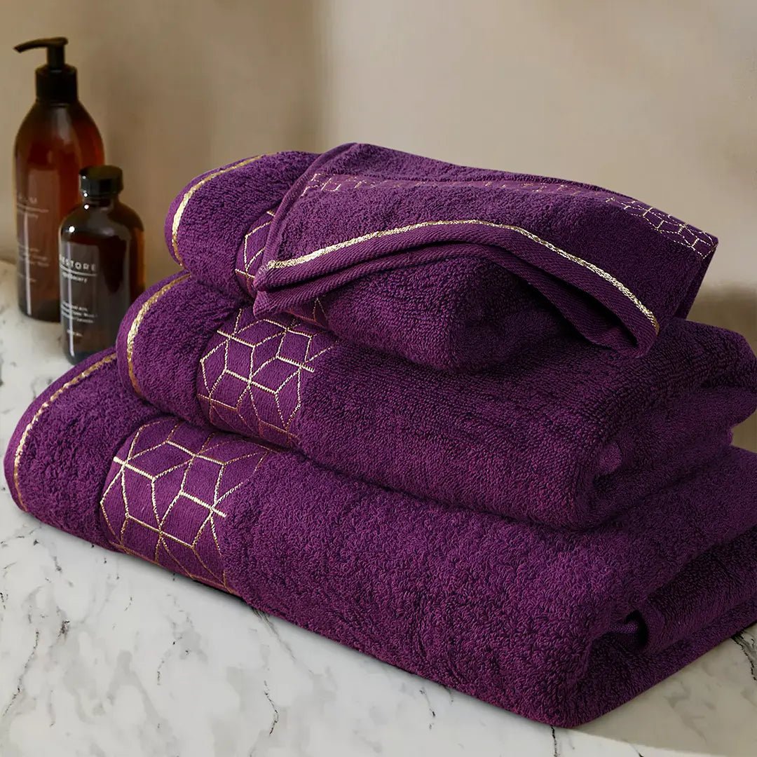 Magenta Diamond - 3 - Pcs Jacquard Towel Set - Lotus